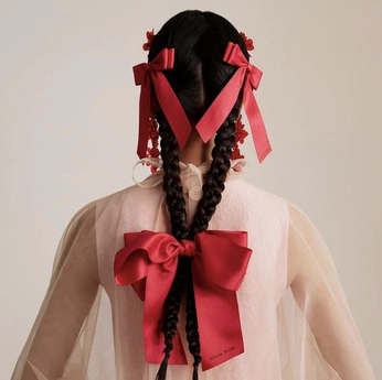 A cover of "ilustración" cluster. The owner is isasaurio. The cluster consists of 8 elements.