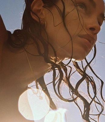 A cover of "Sun Drenched Luxe" cluster. The owner is che3ch2.0. The cluster consists of 41 elements.