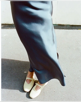 A cover of "look" cluster. The owner is icurlyarts. The cluster consists of 2 elements.