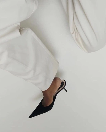 A cover of "t r u s t t i" cluster. The owner is danytn. The cluster consists of 11 elements.