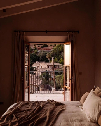 A cover of "MALLORCA || 002" cluster. The owner is andydubois. The cluster consists of 12 elements.