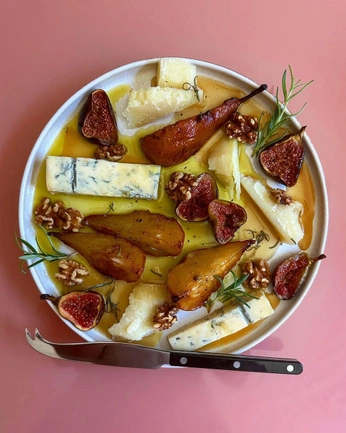 A cover of "Dinner Party 🥀🔪" cluster. The owner is bloomingsamsara. The cluster consists of 7 elements.