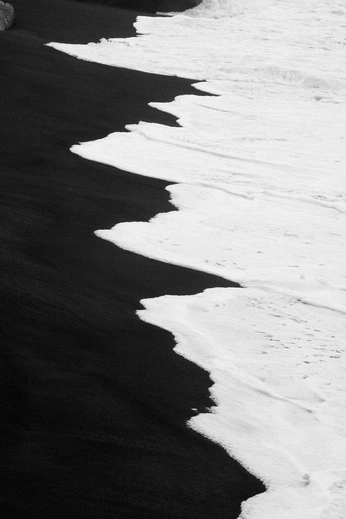 A cover of "Moodboard - B&N" cluster. The owner is encrudo. The cluster consists of 36 elements.