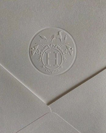 A cover of "Wedding crest" cluster. The owner is evokeamore. The cluster consists of 6 elements.