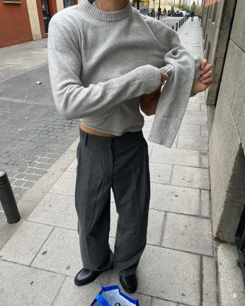 A cover of "Outfits" cluster. The owner is yanisgutev. The cluster consists of 6 elements.