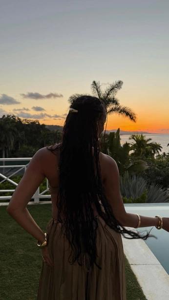 A cover of "Allyiah" cluster. The owner is gracegreenan. The cluster consists of 5 elements.