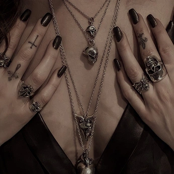 A cover of "Bondi Goth" cluster. The owner is sadbadsociety. The cluster consists of 106 elements.