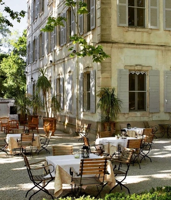 A cover of "Le Club des Maurice" cluster. The owner is triton. The cluster consists of 17 elements.