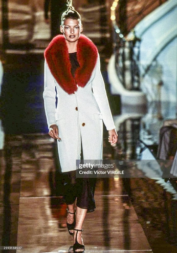 A cover of "Fashion" cluster. The owner is penumbraes. The cluster consists of 94 elements.