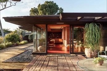 A cover of "TGI Insta" cluster. The owner is krissyargo. The cluster consists of 9 elements.