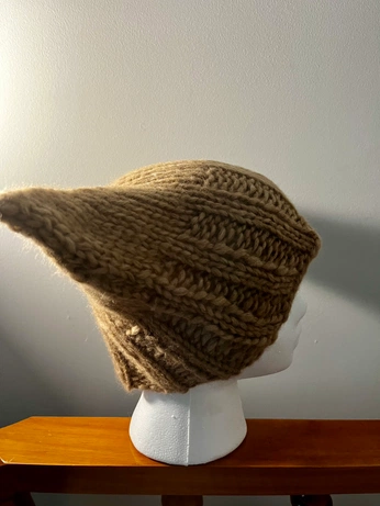 A cover of "Cat Beanies" cluster. The owner is angelicaknitting. The cluster consists of 35 elements.