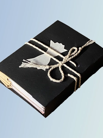 A cover of "Glow up book" cluster. The owner is legnevaa. The cluster consists of 3 elements.