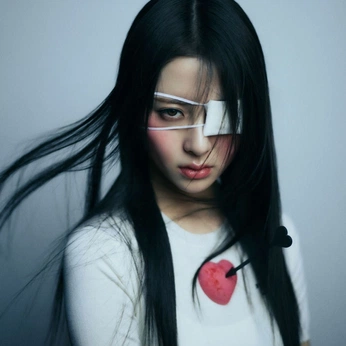 A cover of "Idols" cluster. The owner is gwenn. The cluster description is "aespa, lesserafim". The cluster consists of 21 elements.