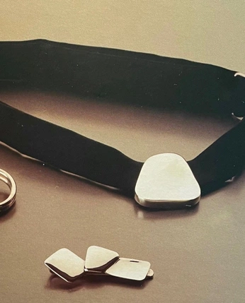 A cover of "Looks" cluster. The owner is lunarzir. The cluster consists of 90 elements.