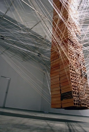 A cover of "Tension" cluster. The owner is lucia. The cluster consists of 17 elements.