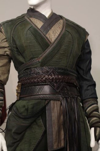 A cover of "costuming ⟡" cluster. The owner is lumicow. The cluster consists of 164 elements.