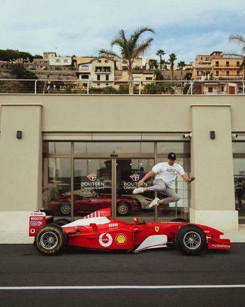 A cover of "automobile" cluster. The owner is rxgue. The cluster consists of 33 elements.