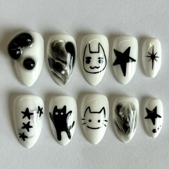 A cover of "nails 💅🏻" cluster. The owner is sanyeistired. The cluster consists of 57 elements.