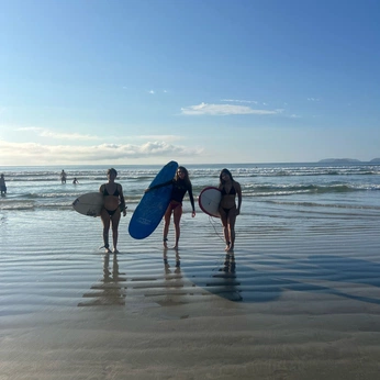 A cover of "03/2025" cluster. The owner is anajuliavallente. The cluster consists of 21 elements.