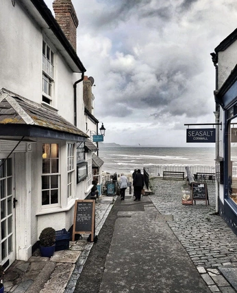 A cover of "home feeling" cluster. The owner is erin. The cluster consists of 4 elements.