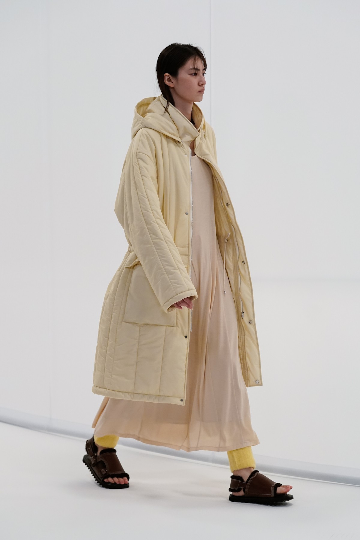 Look 12 from the Auralee Fall/Winter 2021 collection, designed by Ryota Iwai.