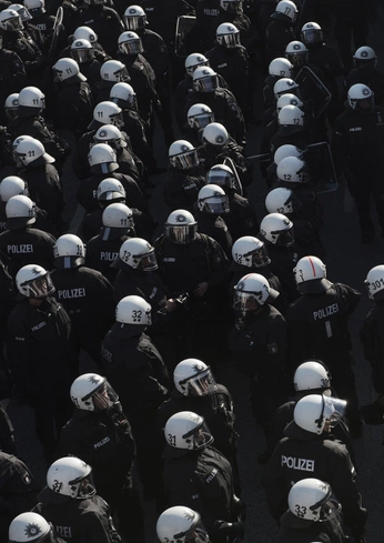 A cover of "fotografie" cluster. The owner is cristhian25. The cluster description is "photography in general, stills, landscape, street and details". The cluster consists of 34 elements.