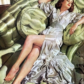 A cover of "Hollywood Regency" cluster. The owner is miliregretz. The cluster consists of 13 elements.