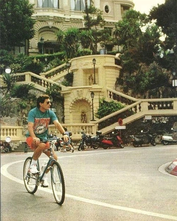 A cover of "Fashion Inspo" cluster. The owner is kruthii. The cluster description is "Princess Diana - Ayrton Senna - Casual - 90's - 2000's - Indie -". The cluster consists of 19 elements.