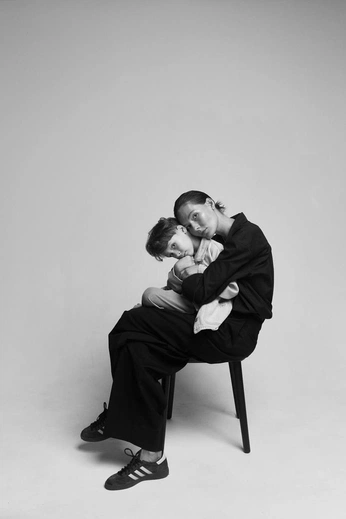 A cover of "fam" cluster. The owner is hhhhansel. The cluster consists of 9 elements.