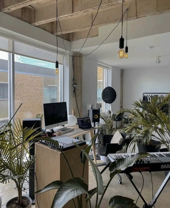 A cover of "Music Studio" cluster. The owner is heymissmurdear. The cluster consists of 2 elements.