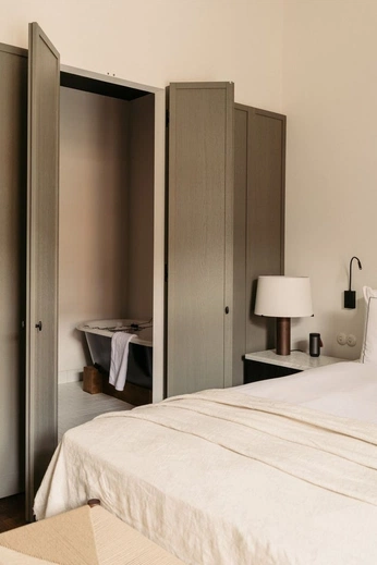 A cover of "Hotel <City>" cluster. The owner is natalia. The cluster consists of 7 elements.