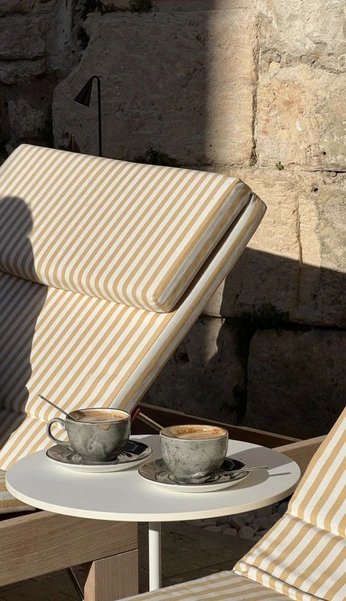 A cover of "Praia" cluster. The owner is flaviapaiva. The cluster consists of 4 elements.