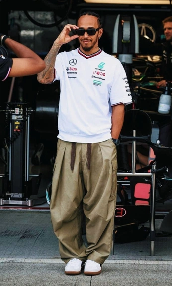 A cover of "Lewis Hamilton" cluster. The owner is whoisnyasha. The cluster consists of 21 elements.