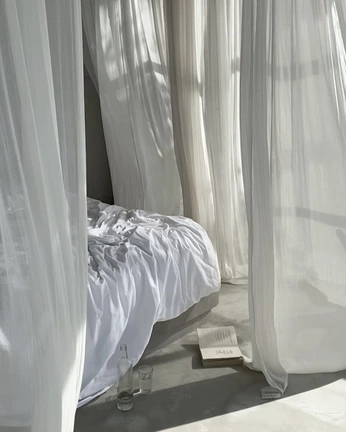 A cover of "white 2026" cluster. The owner is naunalinea. The cluster consists of 3 elements.