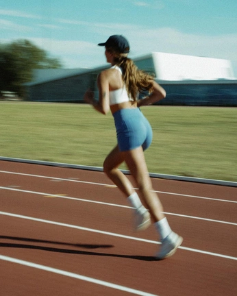 A cover of "Runners" cluster. The owner is marianoleonczik. The cluster consists of 19 elements.