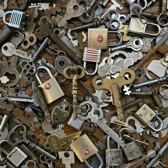 A cover of "under lock and key" cluster. The owner is wontonsoup. The cluster consists of 22 elements.