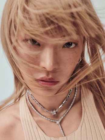 A cover of "POSING" cluster. The owner is itsamanda. The cluster consists of 28 elements.