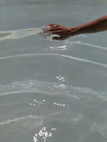 A cover of "inspo" cluster. The owner is mariacreating. The cluster consists of 224 elements.