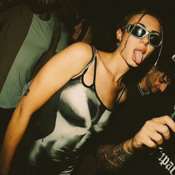 A cover of "KANYKEI" cluster. The owner is gabmontalvo. The cluster consists of 31 elements.