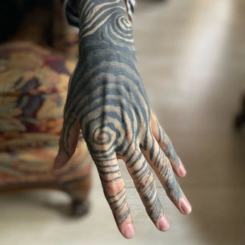 A cover of "Tattoo" cluster. The owner is gemmathirtythree. The cluster consists of 23 elements.