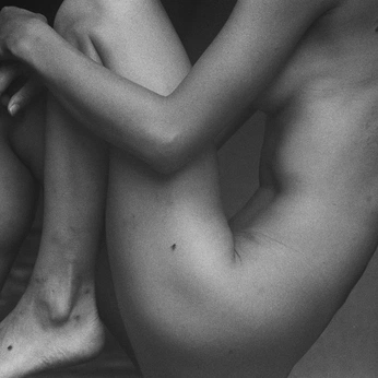 A cover of "Poses- photgraphy" cluster. The owner is keithladgraphix. The cluster consists of 11 elements.