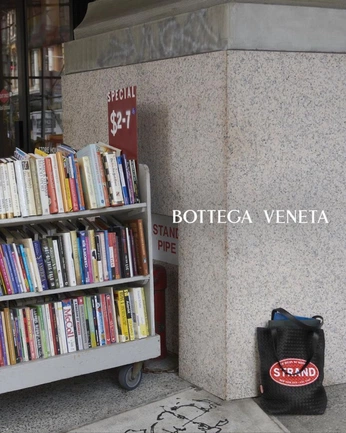 A cover of "adv/campagne" cluster. The owner is maddy.masi. The cluster consists of 3 elements.