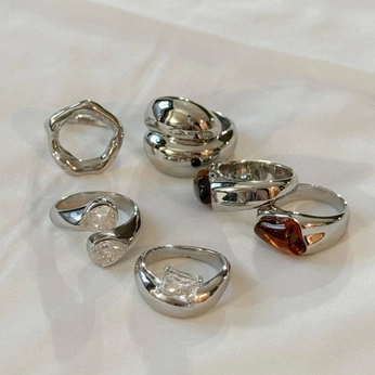 A cover of "Jewellery" cluster. The owner is zeepeezeze. The cluster consists of 74 elements.