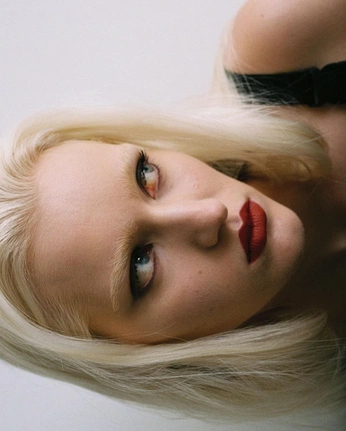 A cover of "portrait" cluster. The owner is uwuuwu. The cluster consists of 9 elements.