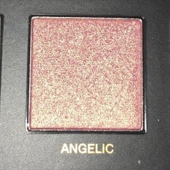 A cover of "Eyeshadow pallet" cluster. The owner is cegolia72. The cluster consists of 56 elements.