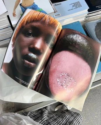 A cover of "Magazine" cluster. The owner is matroskas. The cluster consists of 2 elements.