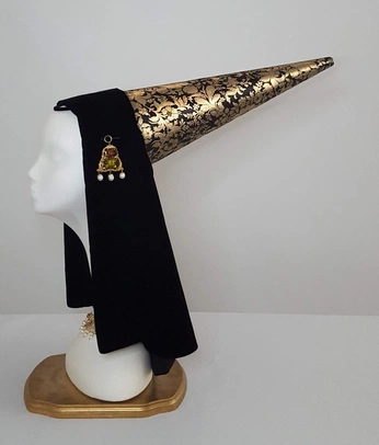 A cover of "Medieval" cluster. The owner is chaoticallyinc. The cluster consists of 97 elements.