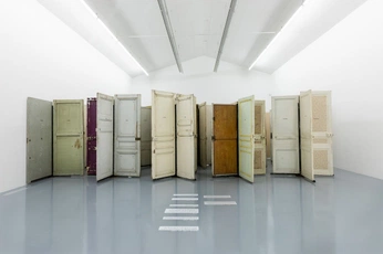 A cover of "Clue" cluster. The owner is bejacko. The cluster consists of 42 elements.