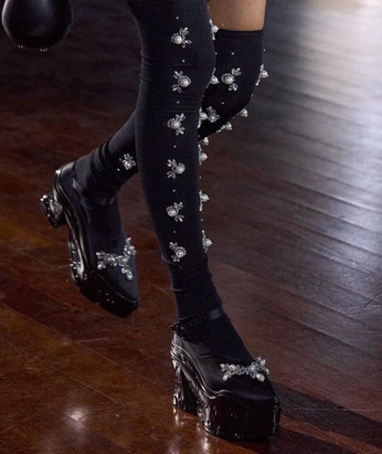 A cover of "Fashun" cluster. The owner is s.marginalia. The cluster consists of 3 elements.