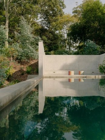 A cover of "dolmen" cluster. The owner is bjjcvklm. The cluster consists of 5 elements.